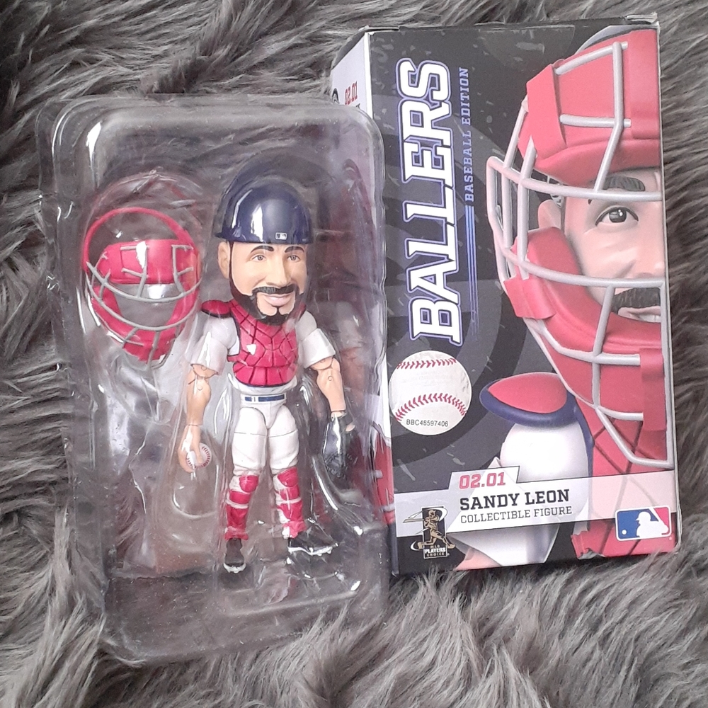 Sandy Leon Collectible Figure
